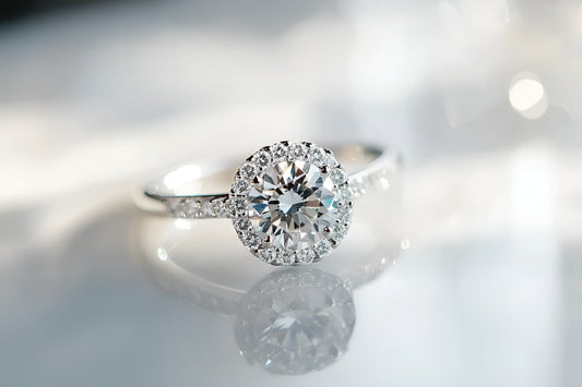 Moissanite Refractive Index: The Science Behind Superior Sparkle - La Pretti
