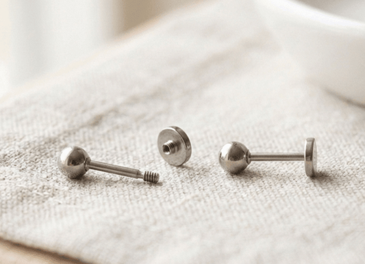 Best Jewelry for Sensitive Skin: Hypoallergenic Guide 2026 - La Pretti